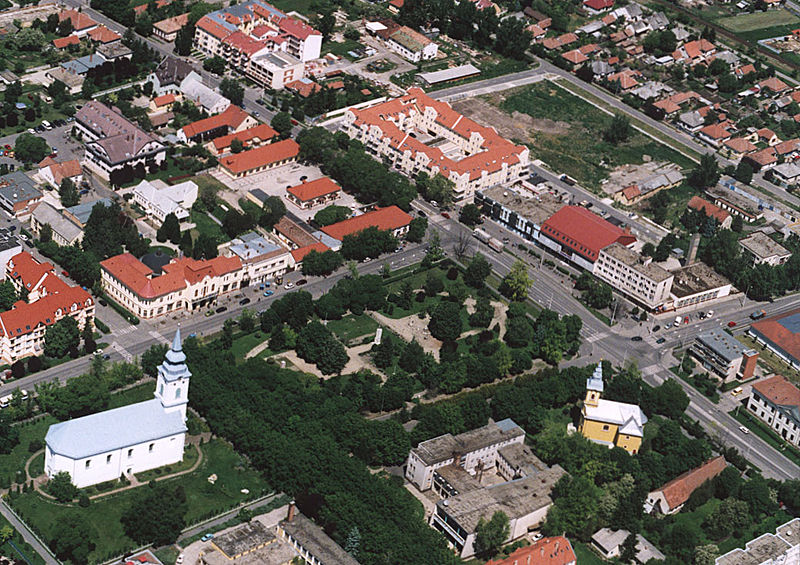 Datei:Balmazújváros - Temples.jpg