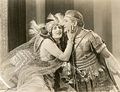 Бен-Гур и египтянка Айрас. Сцена из экранизации 1925 года