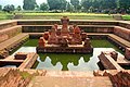 Candi Tikus berbentuk Kolam Pemandian dengan Punden berundak ditengahnya