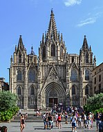 Katedralen i Barcelona (vänster) och Sagrada Família (höger).