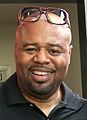 Chi McBride interpreta Lou Grover