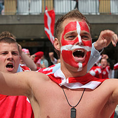 Chaude ambiance parmi les supporters de l'équipe de football du Danemark