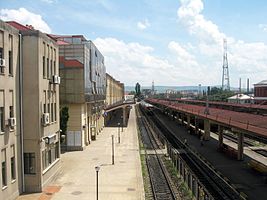 Bahnsteige und Empfangsgebäude