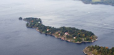 Aerial view of Granholmen, seen from the southeast. Edlunda, formerly Östra Granholmen, is on the right in the picture.
