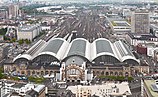 Blick vom Silberturm auf den Frankfurter Hauptbahnhof