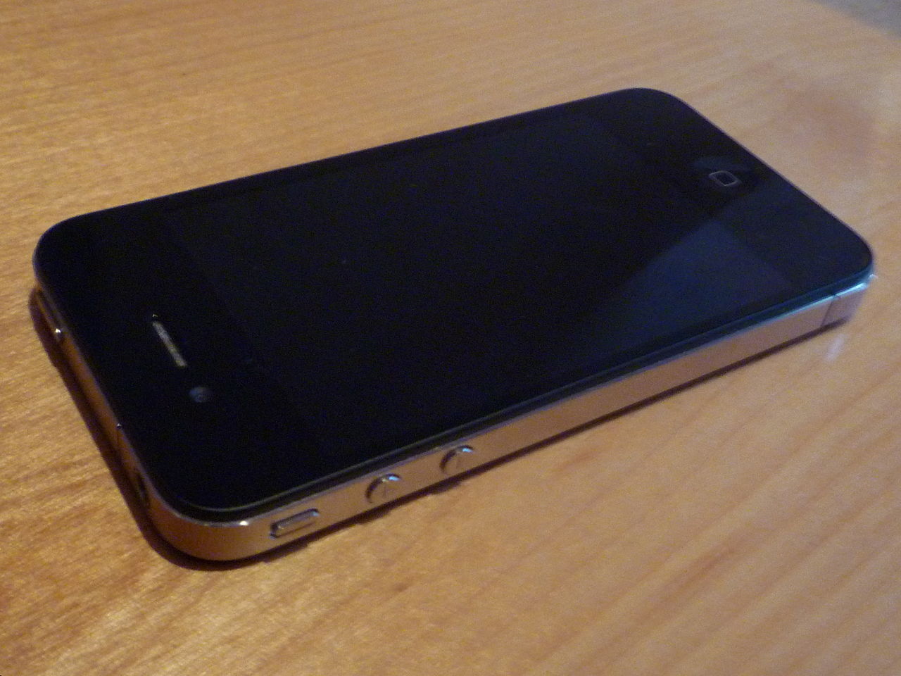 Used Black iPhone 4 16GB + Free Gift