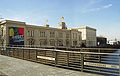 Photographie de l'ancienne gare de Hambourg, aujourd'hui musée d'art contemporain, vue du Sandkrugbrücke