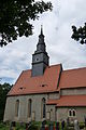 Patronatskirche mit Ausstattung, Kirchhofsmauer mit Pforte zwischen Kirchhof und Schlosspark, Grabstätten und Torbäume auf dem Kirchhof sowie Baumreihe entlang der Schulstraße (Einzeldenkmale der Sachgesamtheit 09302607, Alte Schulstraße 8–10)