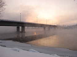 Silta joulukuussa 2010.