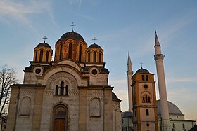 Мечеть и Сербская православная церковь Uroševac Ferizaj.jpg