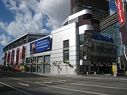 Ansicht der Frontfassade des Peacock Theater