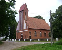 Die einst evangelische, jetzt römisch-katholische Pfarrkirche in Nowy Dwór (Neuhof)
