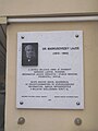 A Markusovszky Lajos-emléktábla a Hotel Bellevue oldalán