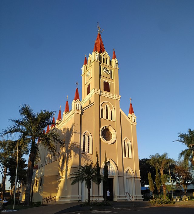 Paróquia São José, na praça central de São José da Bela Vista