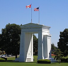 Peace_Arch%2C_U.S.-Canada_border.jpg