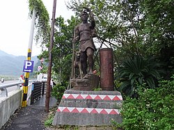 泰安鄉清安村原住民木雕像