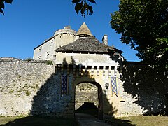 Le premier châtelet du château de Fénelon.
