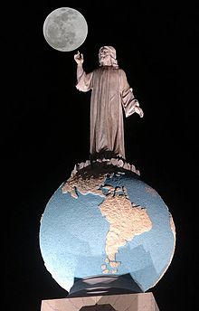 The iconic Jesus statue Monumento al Divino Salvador del Mundo, a landmark located in the country's capital, San Salvador. SalvadorDelMundo.jpg