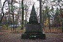 Denkmal für die Gefallenen des Ersten Weltkriegs vor dem Friedhof