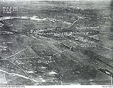 Vue aérienne des environs du village en octobre 1918.
