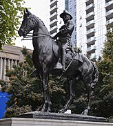 Статуя Теодора Рузвельта в Парковых кварталах, Портленд - cropped.jpg