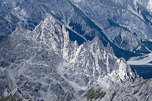 31. Platz: Watzmann mit Das Große (2222 m) und das Kleine Palfenhorn (2073 m) im Nationalpark Berchtesgaden im Landkreis Berchtesgadener Land, vom Gipfel des Großen Hundstods (2594 m) gesehen