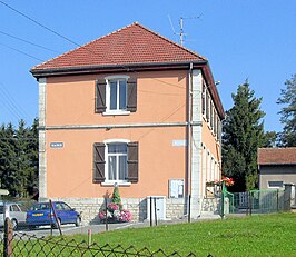 Gemeentehuis en school