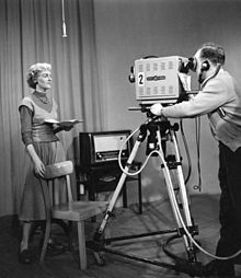 Continuity announcer Gabriela Hellweg at the WDR studios in Cologne (November 1953) Bundesarchiv B 145 Bild-F001105-0004, Koln, WDR Fernsehstudio.jpg