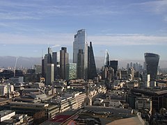 Los skylines de la City of London y Canary Wharf, Londres (Reino Unido)
