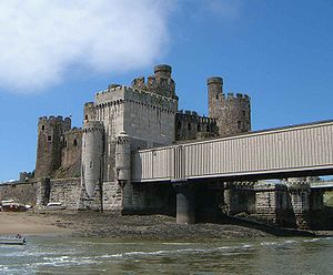 Замок Конуи и Железнодорожный мост.jpg
