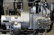 De eerste langsgeplaatste motor verscheen in 1935: de 500cc-Endeavour