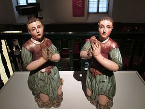 Colonial angelic sculptures