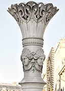 La colonne décorée.