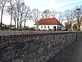 Friedhof, Friedhofskapelle und -mauer, Eiserne Kreuze Anna Chr. Miltzlaff, Martin H. Miltzlaff, Soldatengräber des Zweiten Weltkrieges (Waldstraße)