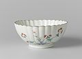 Kakiemon porselein 1670-1690, kom met patrinia, leverkruid en vlinders