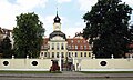 Sachgesamtheit Gohliser Schlösschen, mit folgenden Einzeldenkmalen: Schloss mit Schlossgarten, Nebengebäuden und Einfriedung sowie mehrere Plastiken (Friedrich-August-Denkmal, Gellert-Sulzer-Denkmal, Vertumnum und Pomona, drei Plastiken Tanzendes Paar mit Putto) und schmiedeeisernes Tor aus Gerhards Garten (Einzeldenkmale, siehe auch Obj. 09293463, gleiche Anschrift)