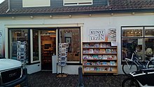 A Christian bookseller and arts and entertainment retailer, Kunst en Lezen in Barendrecht, South Holland Kunst en Lezen, Barendrecht (2020) 01.jpg