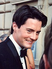 After solving the murder of Laura Palmer, Kyle MacLachlan's (pictured here in 1991) character of Dale Cooper stays in Twin Peaks to investigate further. Kyle MacLachlan.jpg