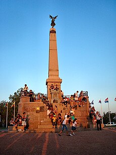 Obelisk u središtu grada