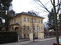 Villa mit Toranlage