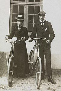 Tanska prinses Maud já prinssâ Carl pyeráidiskuin 1900-lovo aalgâst