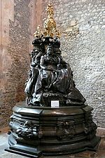 Standbeeld van koningin Victoria in de ridderzaal