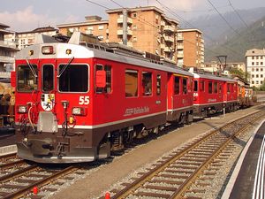 ABe 4/4 III 55 und 56 rangieren im Bahnhof Tirano