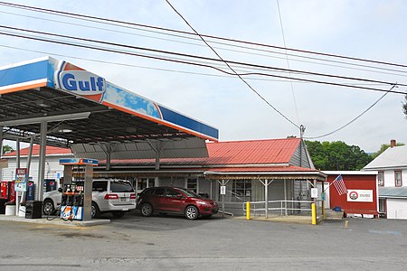 Post office (right) and gas station in Spring Run