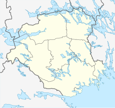 Mapa konturowa Södermanlandu, po prawej nieco na dole znajduje się punkt z opisem „Trosa”
