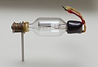 Elektronenröhre mit einer zusätzlichen Elektrode (Triode), erstmals gebaut im Jahr 1906