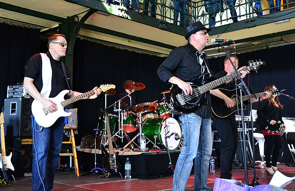 Valley, beim „Frühschoppen zum Fischmarkt“, 27. April 2014 in der Fischauktionshalle Hamburg-Altona (commons)