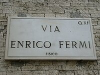 La vía Enrico Fermi, una calle de Roma en homenaje a Enrico Fermi.