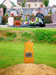 Islamic grave at a French cemetery. Wasselonne carre musulman cimetiere catholique.png