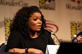 Yvette Nicole Brown jwe kòm Dina Rose.